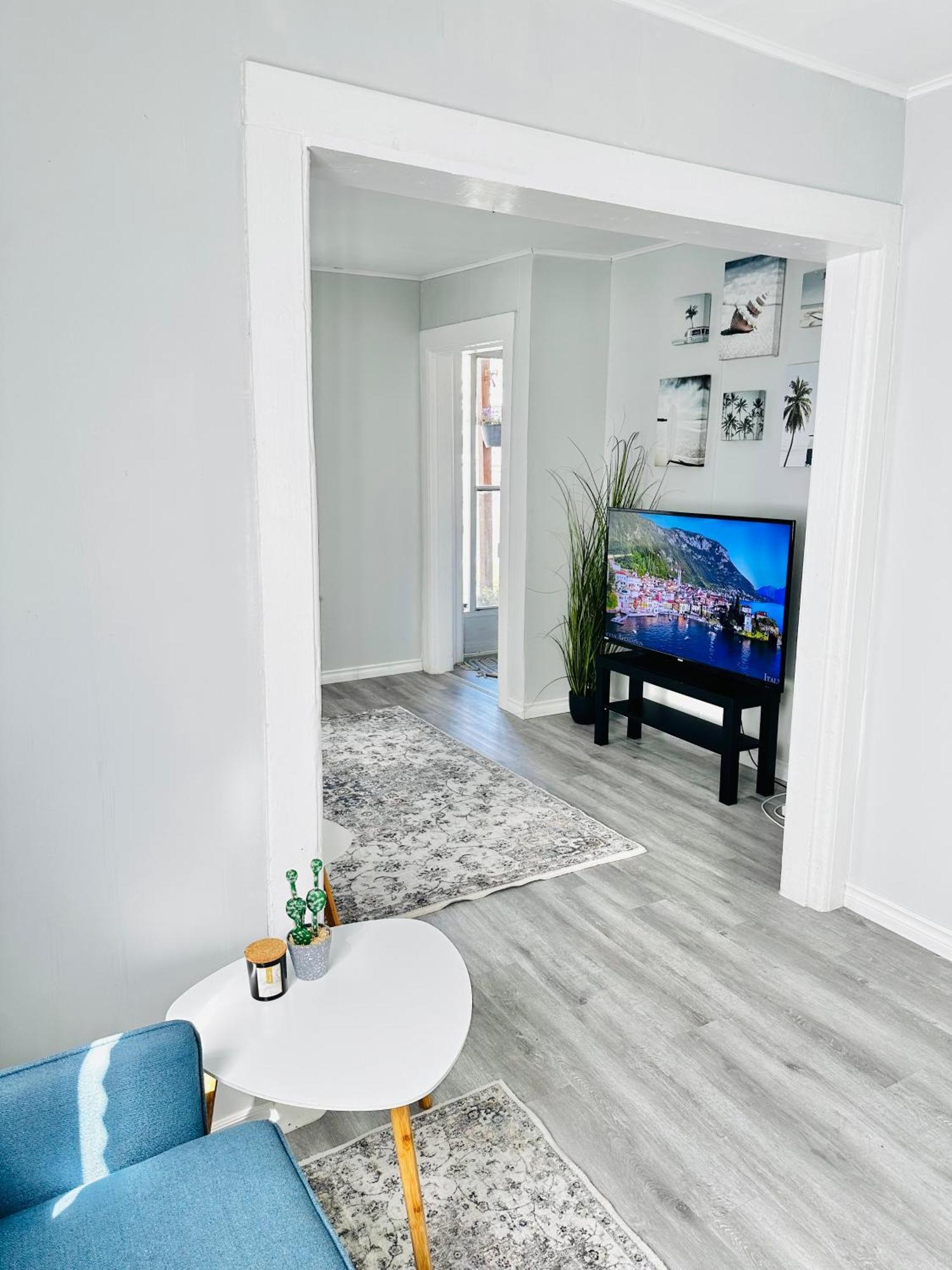 Cozy 2Br House Near Centre With Patio, Bbq, Backyard, And Netflix Apartman Peterborough Kültér fotó
