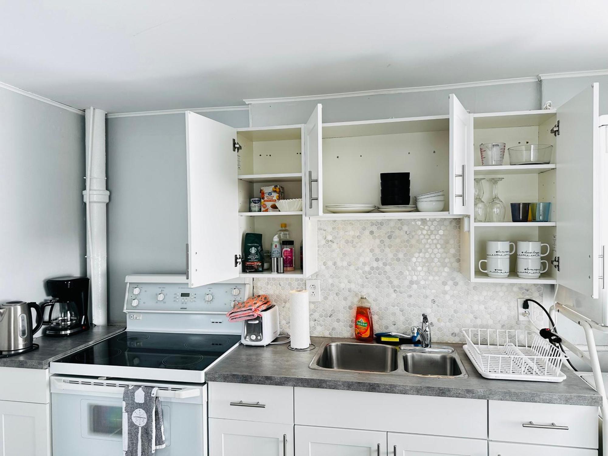 Cozy 2Br House Near Centre With Patio, Bbq, Backyard, And Netflix Apartman Peterborough Kültér fotó