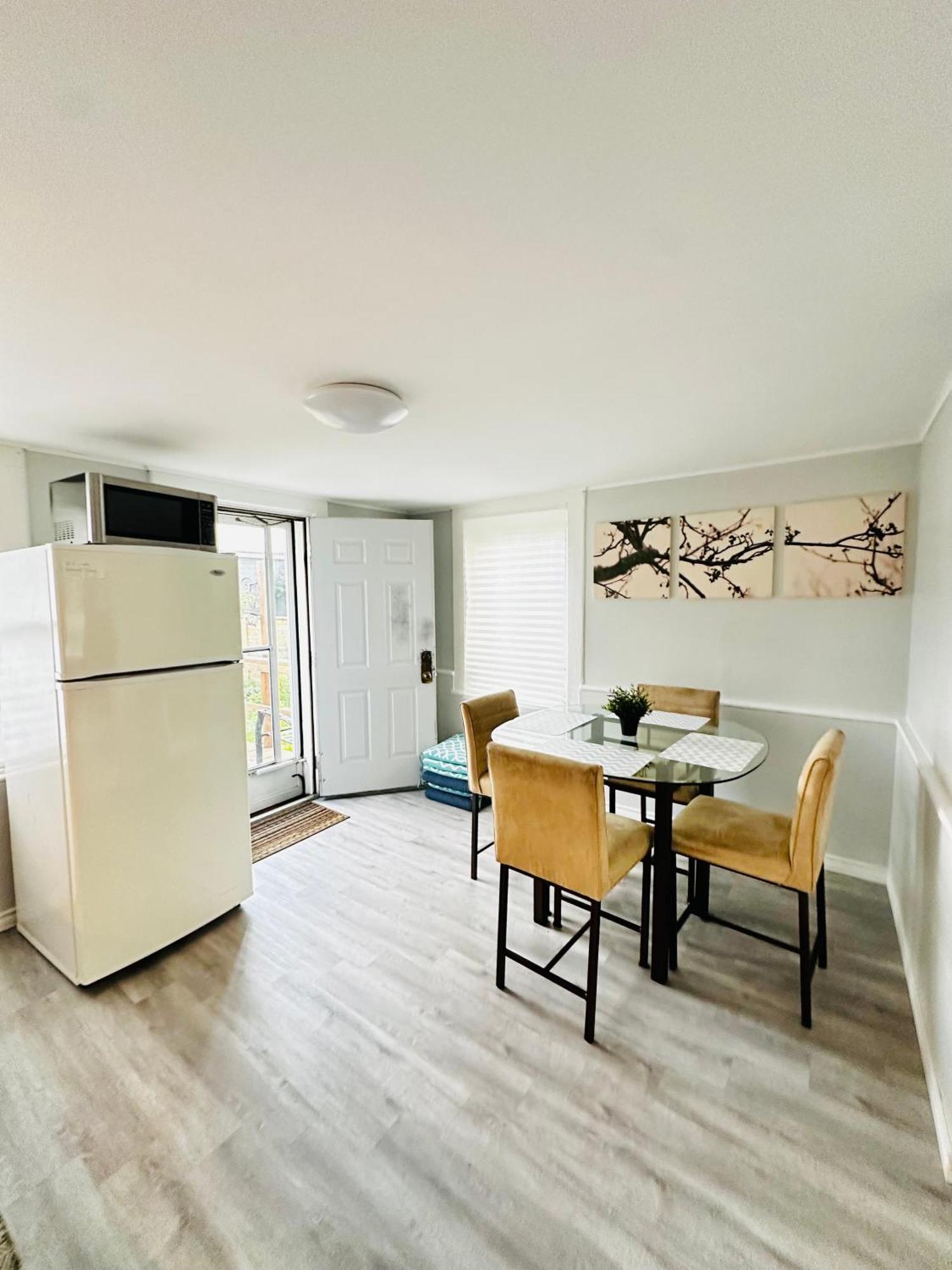 Cozy 2Br House Near Centre With Patio, Bbq, Backyard, And Netflix Apartman Peterborough Kültér fotó