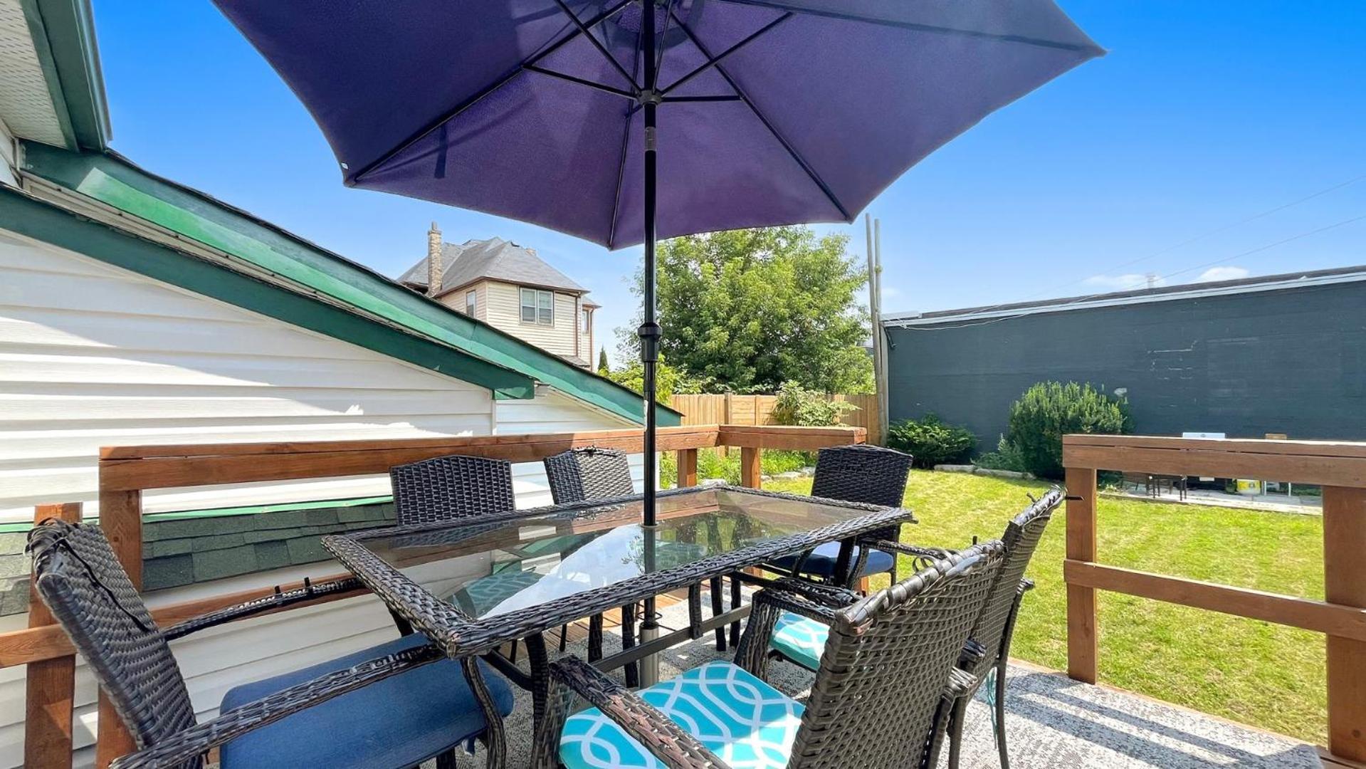 Cozy 2Br House Near Centre With Patio, Bbq, Backyard, And Netflix Apartman Peterborough Kültér fotó